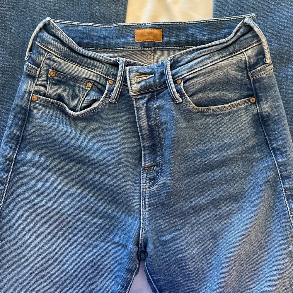 Mother The Lil Weekender Flare Jeans Size 25 in Layover Wash - Picture 3 of 9